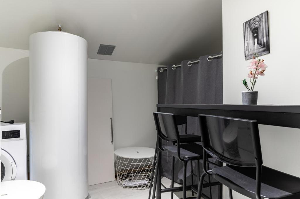 Hsh Batignolles Sauffroy Charming Apartment 8P Paris Bagian luar foto