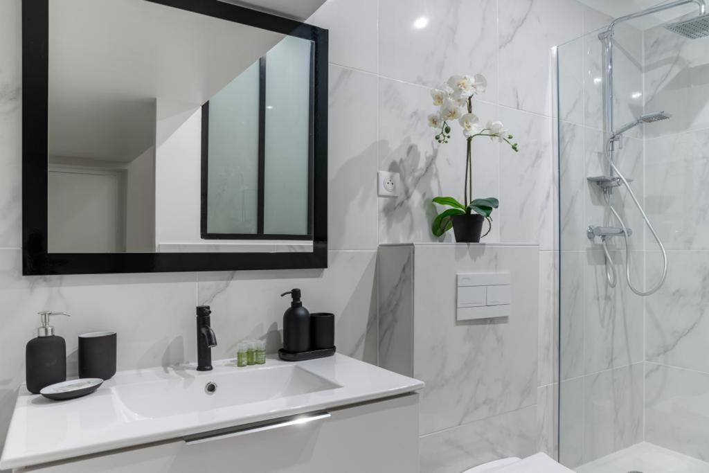 Hsh Batignolles Sauffroy Charming Apartment 8P Paris Bagian luar foto